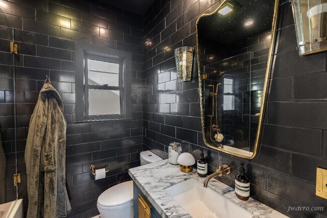 Building Photo - 3228 Washington St