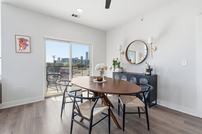 Building Photo - 2220 Webberville Rd