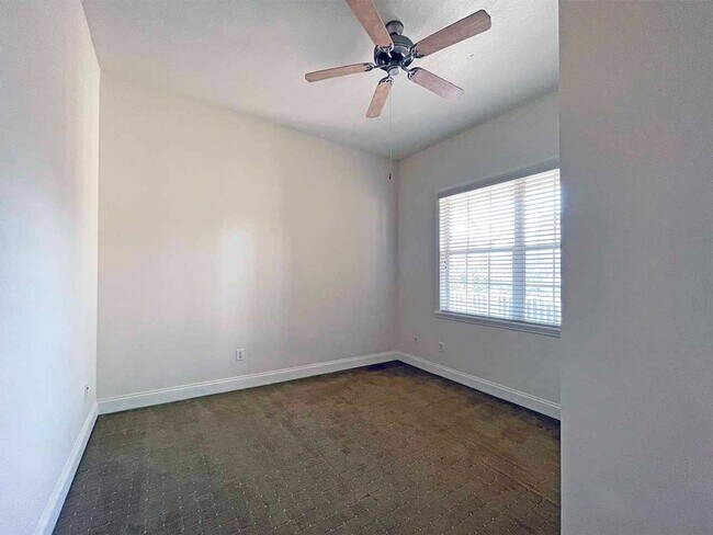 Building Photo - Lovely 3/2 Luxury Condo In Reunion
