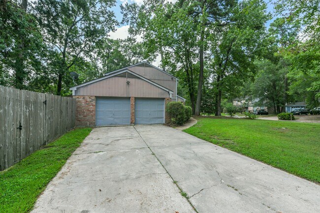 Building Photo - 2203 Riverford Dr