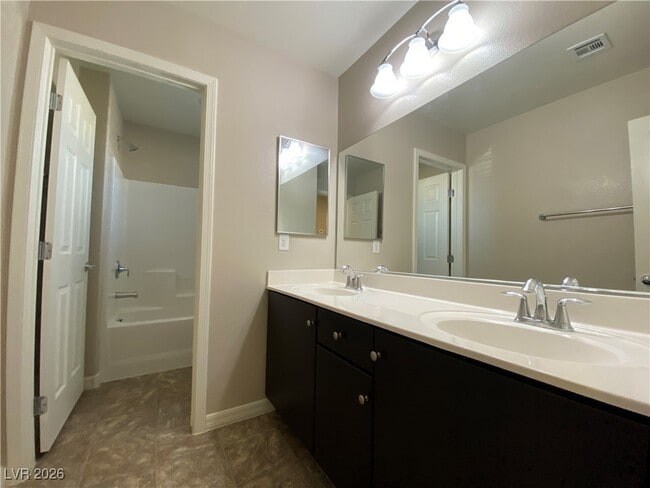 Building Photo - 8033 Ancient Oaks Ave