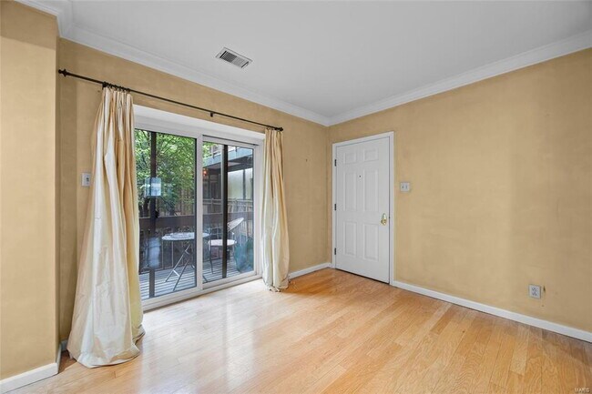 Building Photo - Condo in the Vibrant Clayton district!