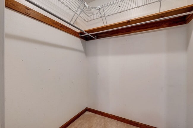Building Photo - Townhome with Garage Near the Parkway