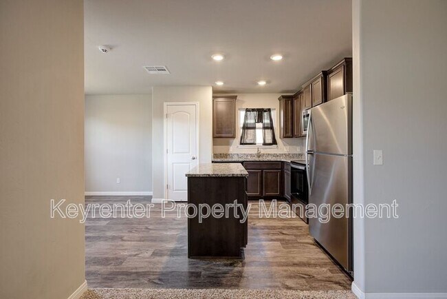 Building Photo - 1612 Maroon Dr