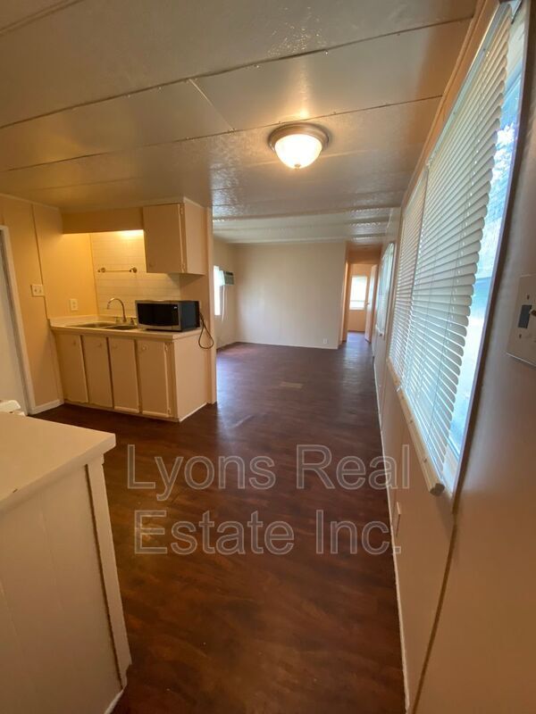 Building Photo - 2211 Cantor Ln