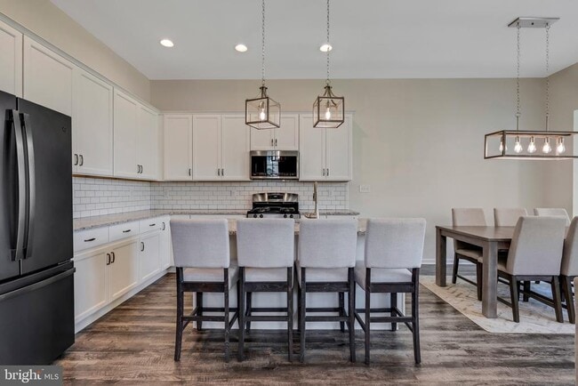 Building Photo - 250 Kestrel Ct