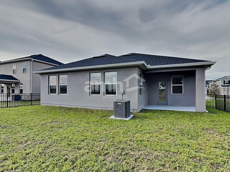 Building Photo - 5955 Pinewood Ests Dr