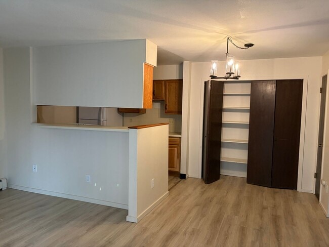 Building Photo - 2800 Kalmia Ave