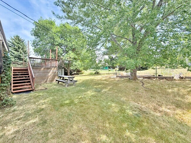 Building Photo - 1116 S Pinecrest Dr