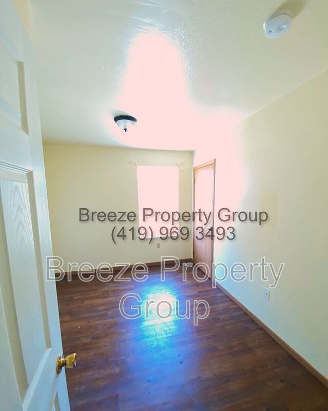 Building Photo - 3045 N Ontario St