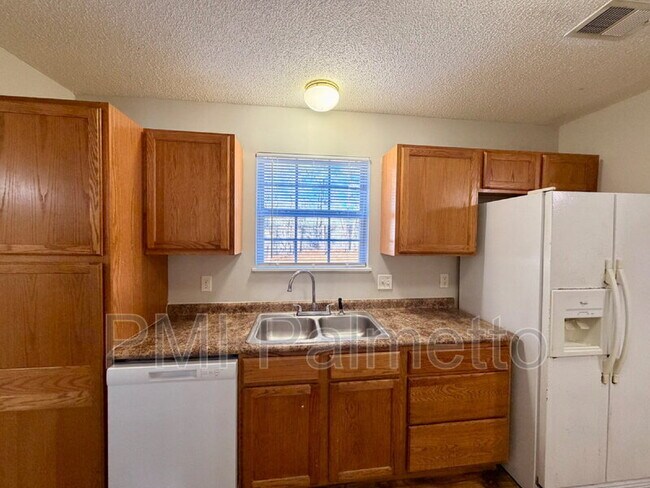 Building Photo - 5 Sterling Ridge Ct