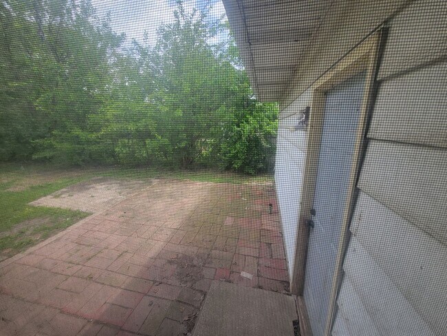Building Photo - 3 +bedrooms /2 bath + Attached 2-car Garage Home -Available Now in Peoria!