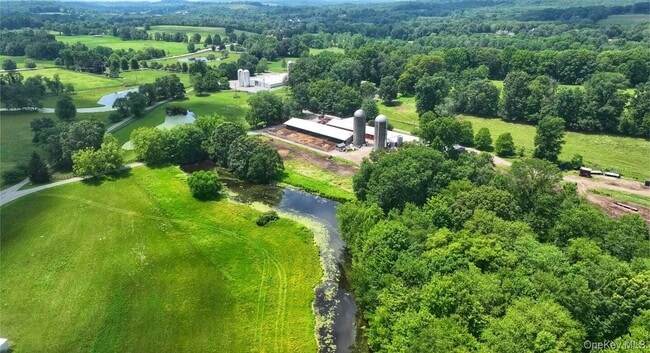 Building Photo - 2039 Salt Point Turnpike