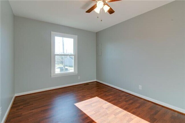 Building Photo - For Rent – Spacious 4 Bedroom Home Near Fo...