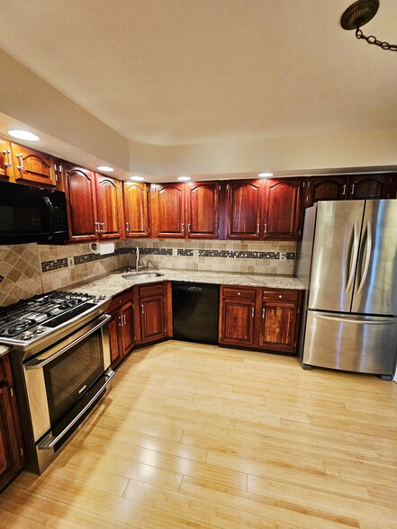 Kitchen - 1990 Mattis St