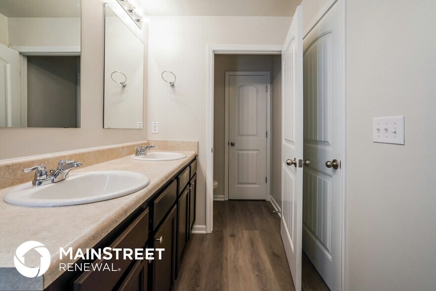 Building Photo - 4691 Woodford Cir