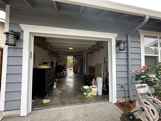 Building Photo - Perfect 4 Bed 2 Bath w/ Finished Basement ...