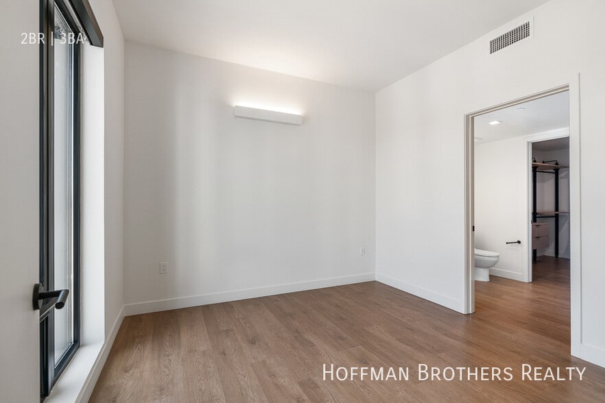 Building Photo - 10700 Tabor St