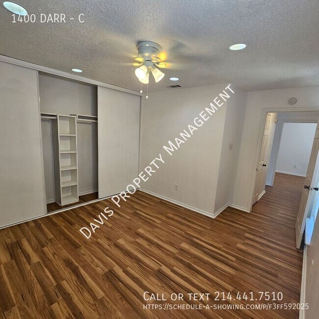 Building Photo - 1400 DARR-C