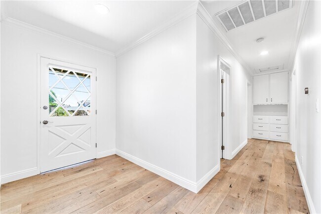Building Photo - 1281 La Colina Dr