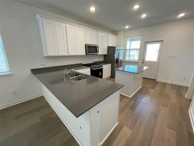 Building Photo - 173 Golden Bell Wy
