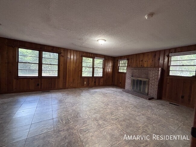 Building Photo - 907 Rudolph St