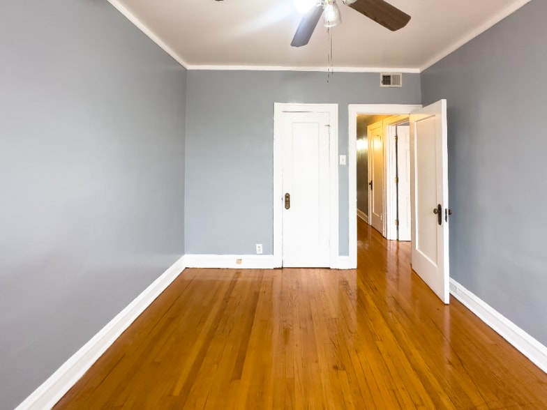 Building Photo - 8305 S Ashland Ave