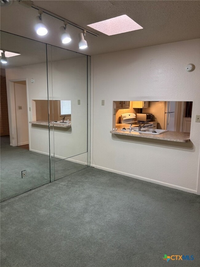 Building Photo - 304 Rattan Dr