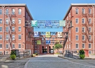 Building Photo - 130 John St