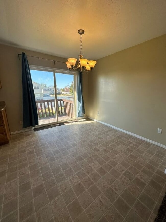 Building Photo - December Rent Free! Beautiful 5 Bed 2 Bath Home for Rent in Syracuse!