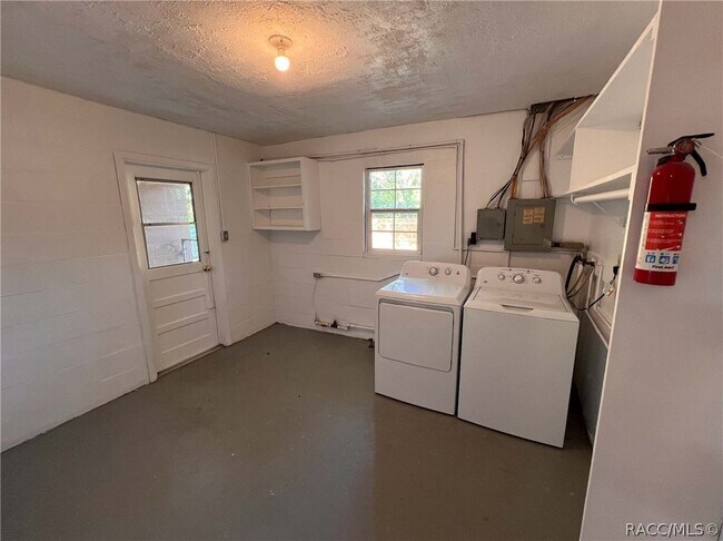 Building Photo - 7660 W Tropical Ln