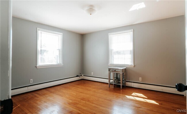 Building Photo - 916 Westwood Dr