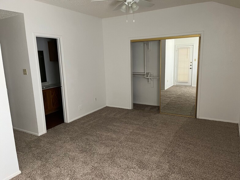 Building Photo - 10258 Aurora Dr