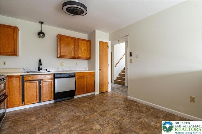 Building Photo - 48 Olde Penn Dr