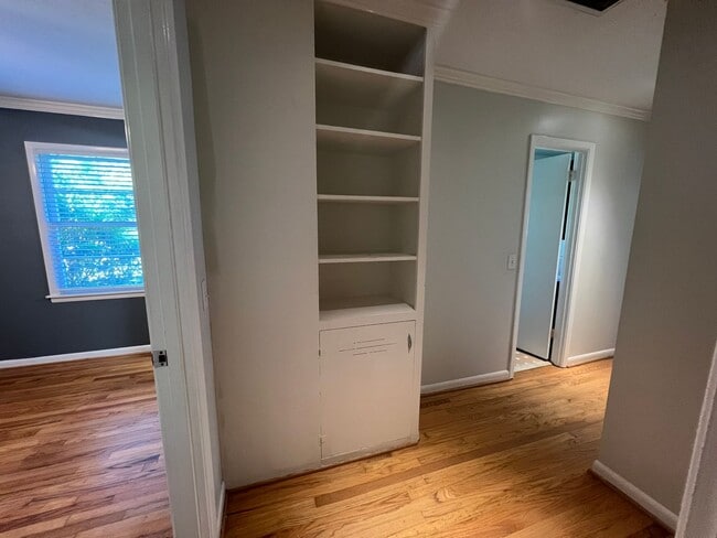 Building Photo - 726 E Magnolia Ave