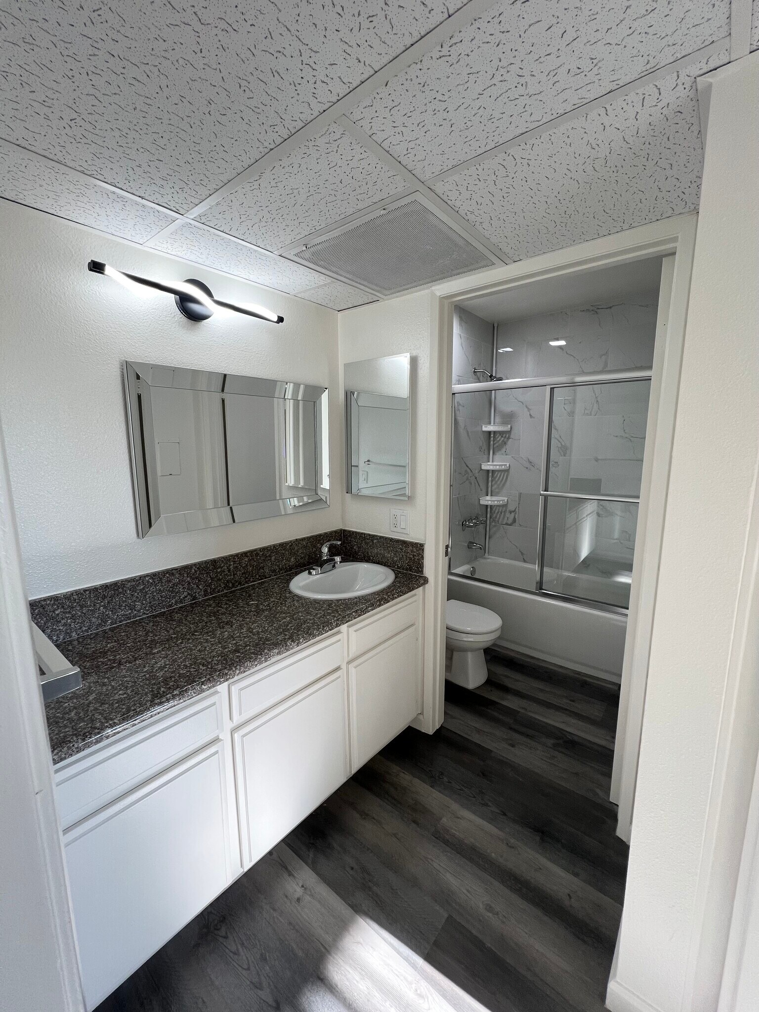 Building Photo - 10770 Palms Blvd