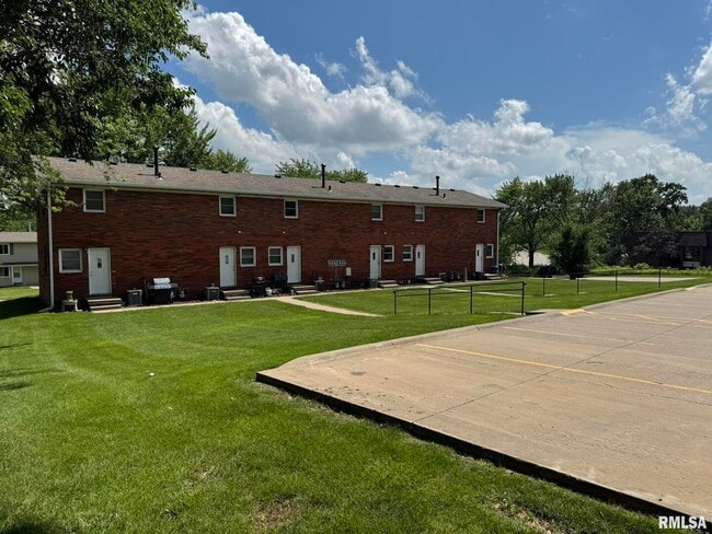 Building Photo - 18 Parkview Dr