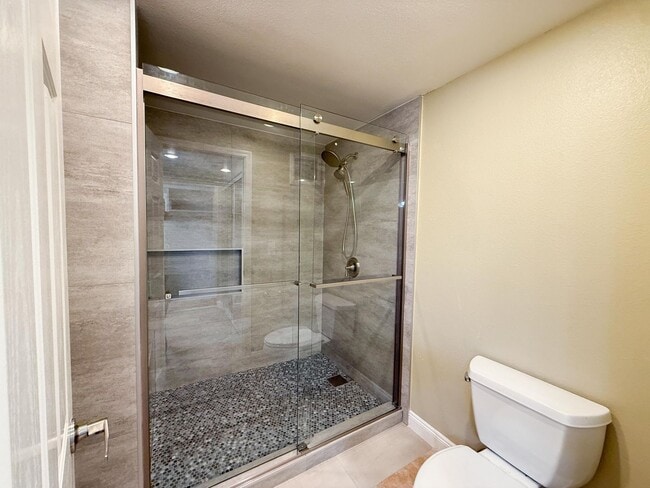 Building Photo - Well Maintained Twin Creeks Home in San Ramon