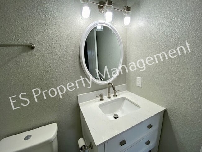 Building Photo - Stunning 3 Bedroom 2 Bath in SouthWest River Run Neighborhood!