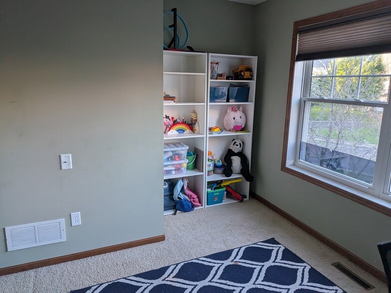 Building Photo - 5021 Dunkirk Pl N
