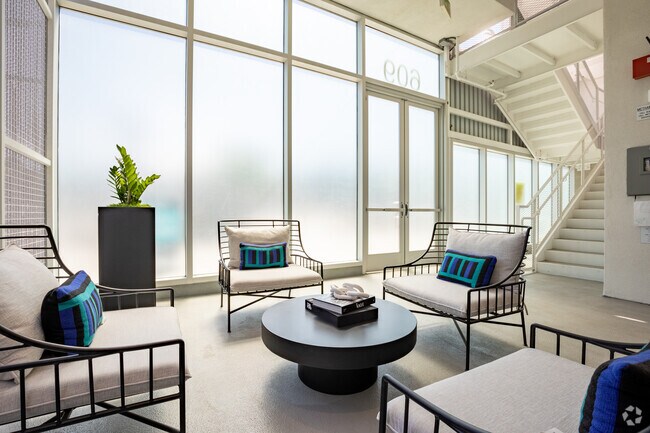 Lobby Photo - The Dillon II at Silver Lake