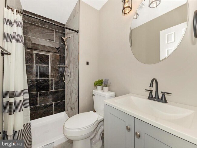 Building Photo - 14004 Daleshire Way