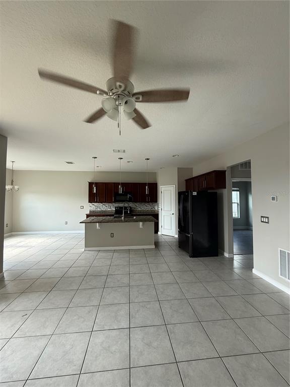 Building Photo - 485 Disa Dr