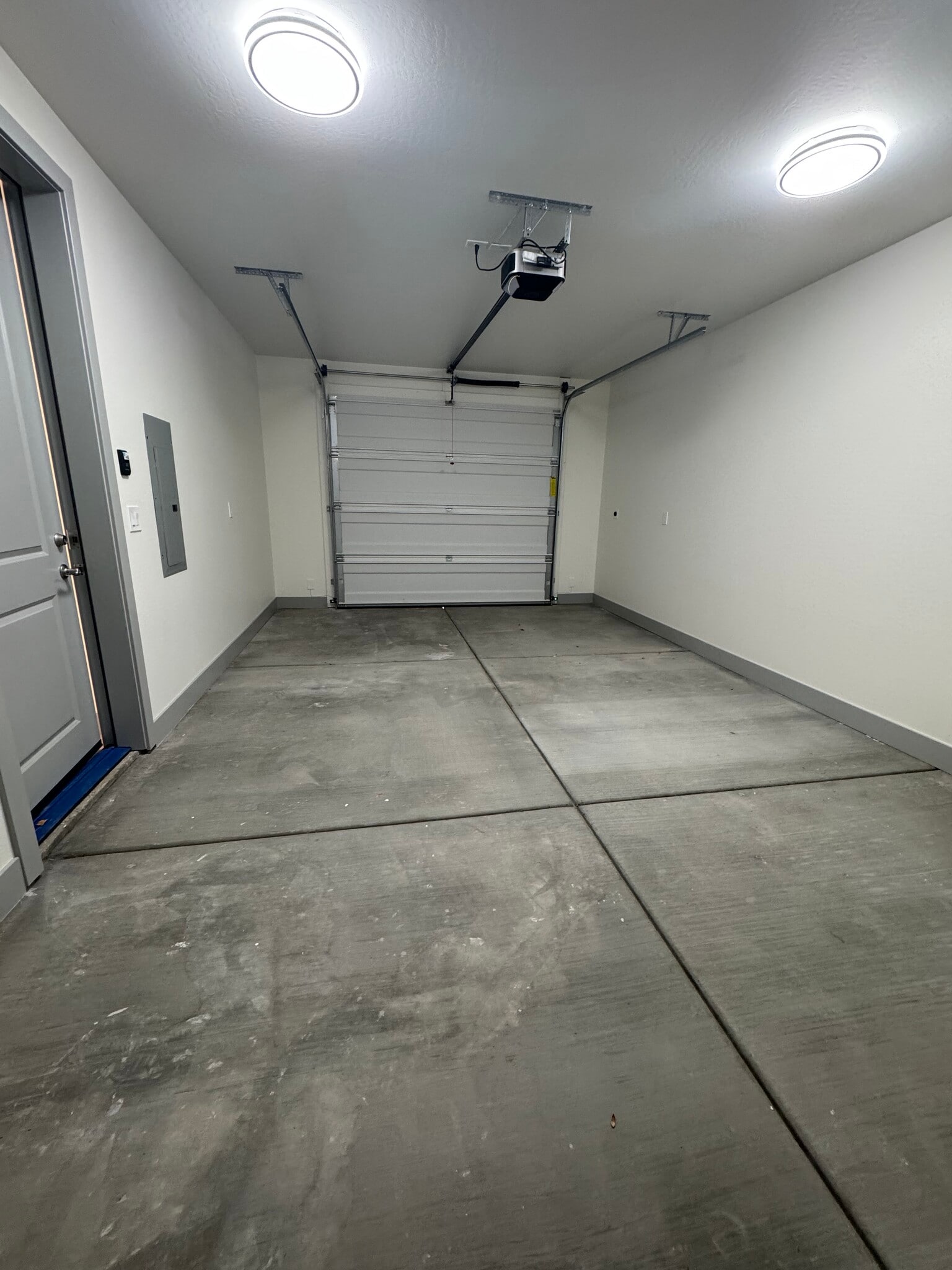 Garage - 3112 N Navajo Dr