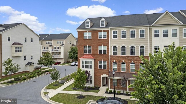 Building Photo - 7131 Beaumont Place