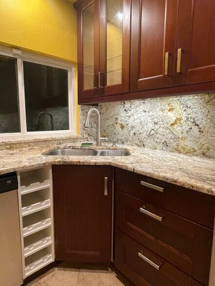 Building Photo - 5517 Interbay Blvd