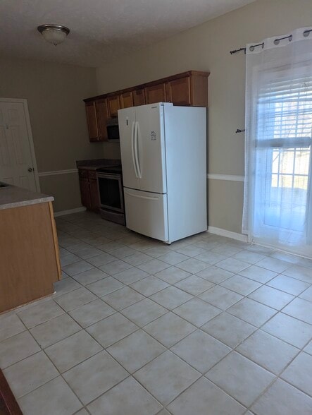 Kitchen - 2480 Oak Hill Dr