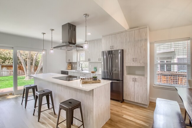 Building Photo - Remodeled 5 Bedroom Ranch in Willow Creek!