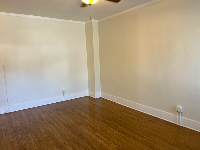 Main 2 - 1441 Edgecliffe Dr