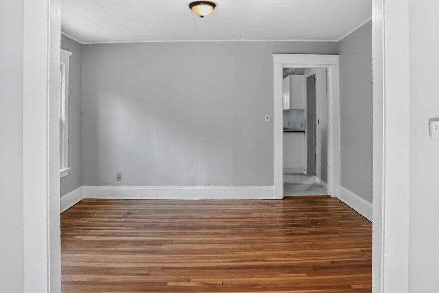 Building Photo - 27 Woodlawn St
